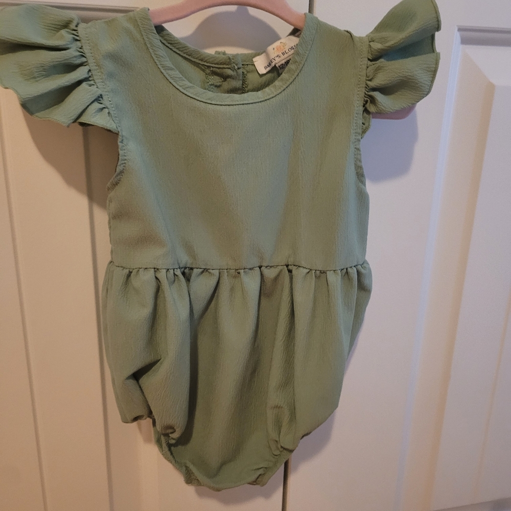 Adorable Bailey Blossom ruffled onsie size 12-18 months